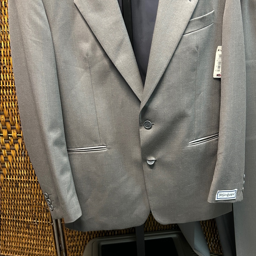 9932 Men's Gray Suit Dillards Size 39R Coat 32 Pants Yves Saint Laurent - Picture 3 of 15